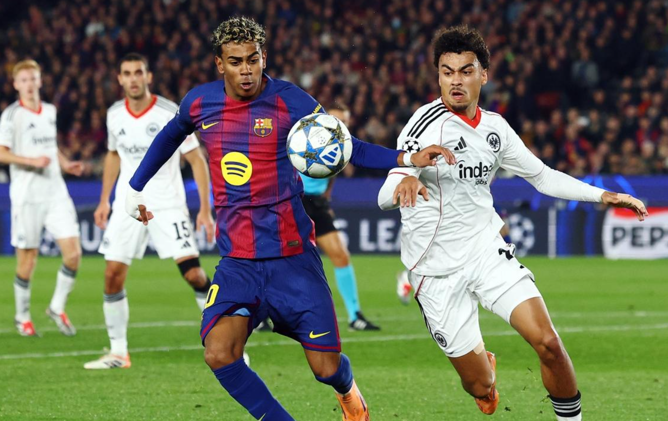 21逆转!超级后卫踢疯了,梅开二度导演逆袭,巴萨狂揽4连胜