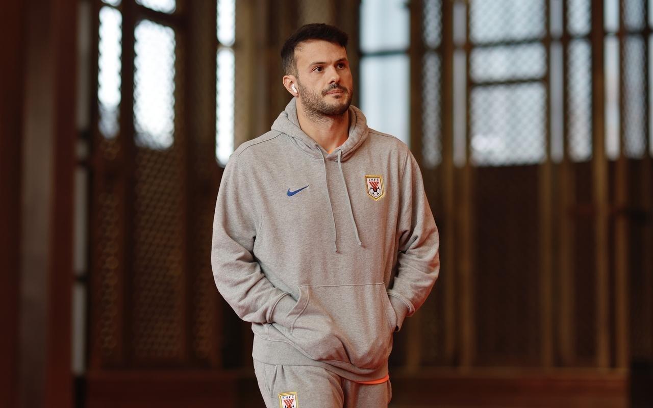 中国足球又闹大笑话进球助攻最多,却拿不到MVP,球迷:太业余