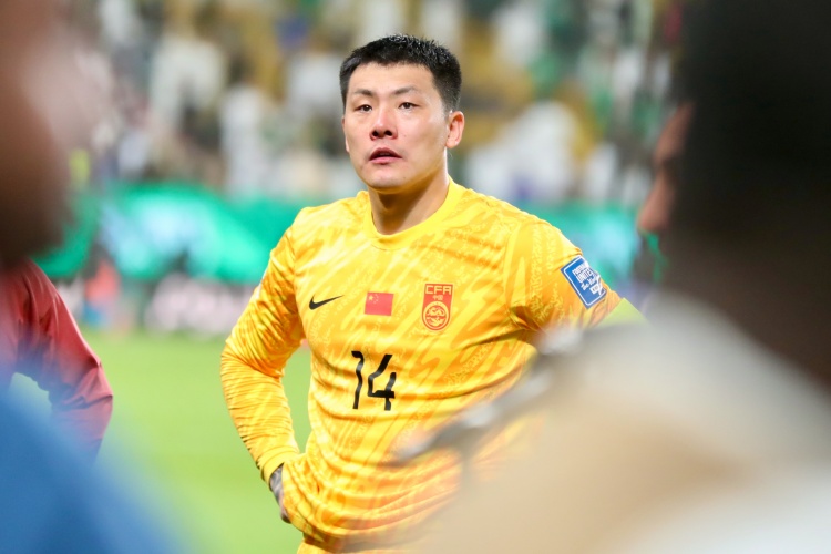 鲁媒：国足名单最大隐患是边后卫王大雷仍是主力门将首选