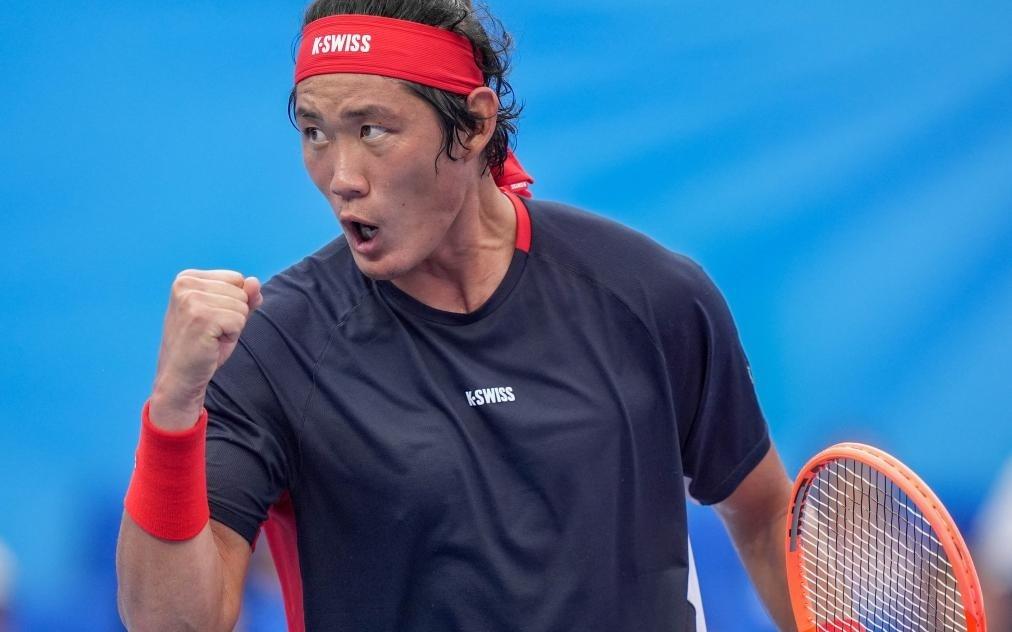 50蛙刚夺金不久，唐钱婷又在接力赛上