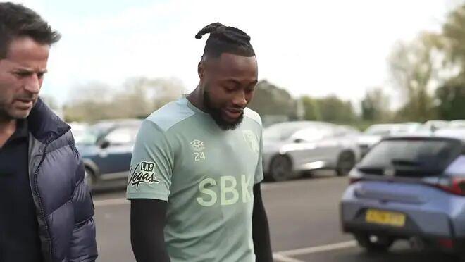 英超最强边锋诞生！11场造9球被三大