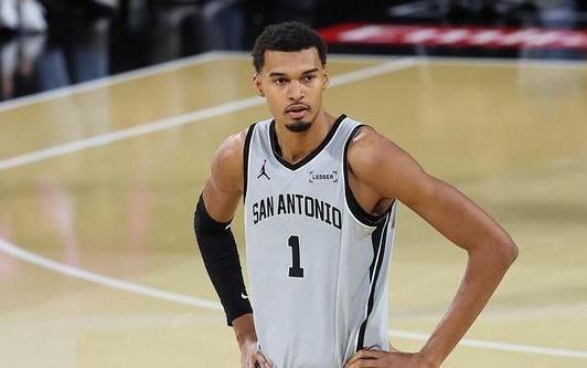 文班：季后赛才是关键提前经历这样的