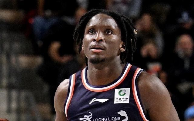 不打CBA奥拉迪波签约雄鹿发展联盟球队此前代表广州出战季前赛