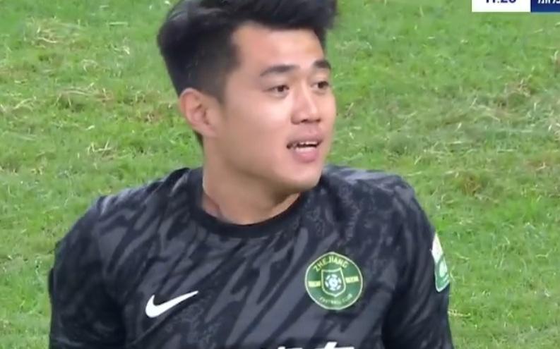 海港梦幻开局!刘浩帆乌龙送礼,单季第5球,浙江创中超尴尬纪录