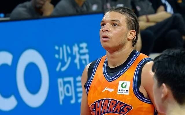 23分大胜!卫冕冠军淘汰NBL冠军,张镇麟终于爆发了,卢伟赚了