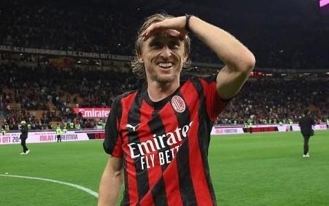 AC米兰盼与莫德里奇续约