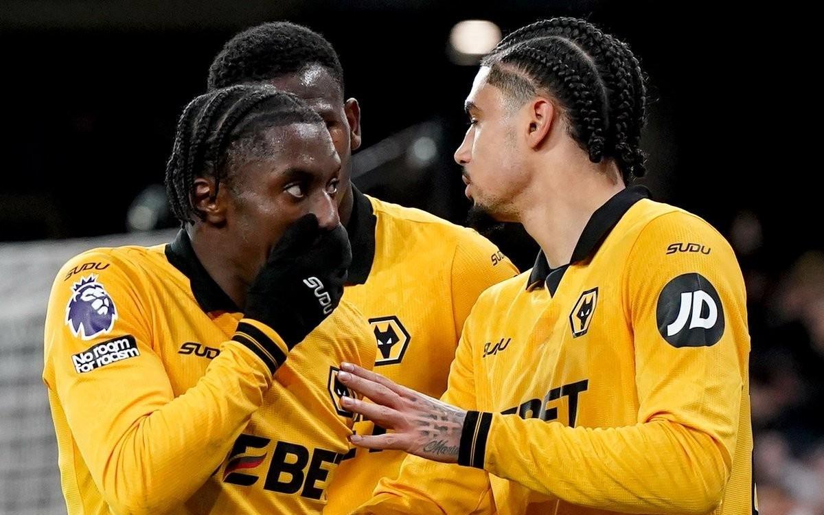 狼队本赛季英超前15轮未尝一胜,且近8场全败