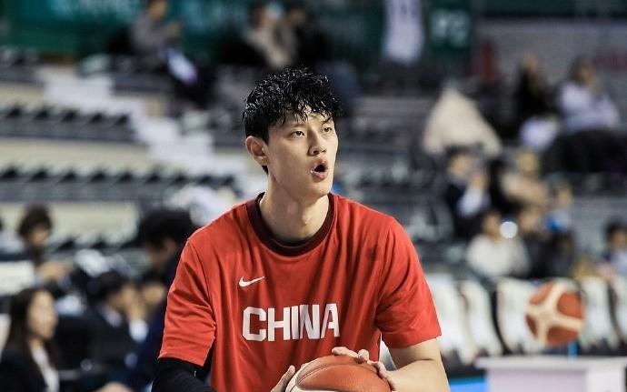 宋翔：曾凡博未參加首鋼訓練，本賽季去向尚無官方明確說法