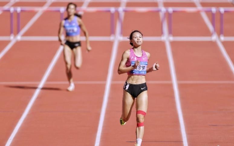 轻松晋级女子400米决赛，莫家蝶：想把梁小静那份拿回来