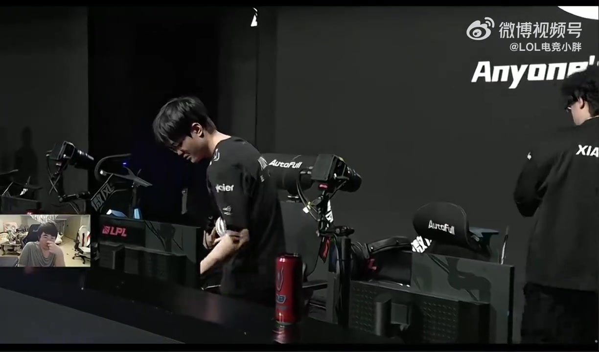 姿态：咪醒回不回归跟Scout状态没关系啊现在是Scout也在发疯