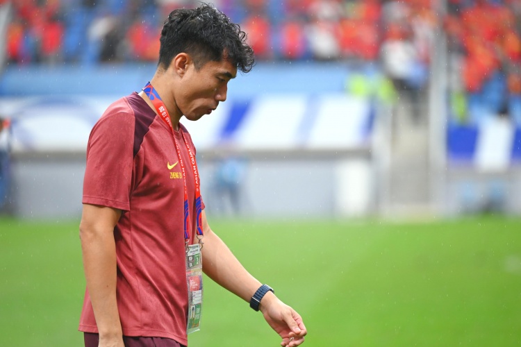 津媒：东亚杯国足主帅有3可能，郑智、久尔杰维奇安东尼奥、新帅