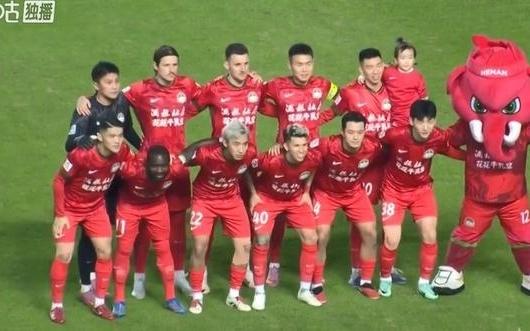 豫媒:河南从从容容游刃有余“双杀”亚泰,冲击联赛前十可期