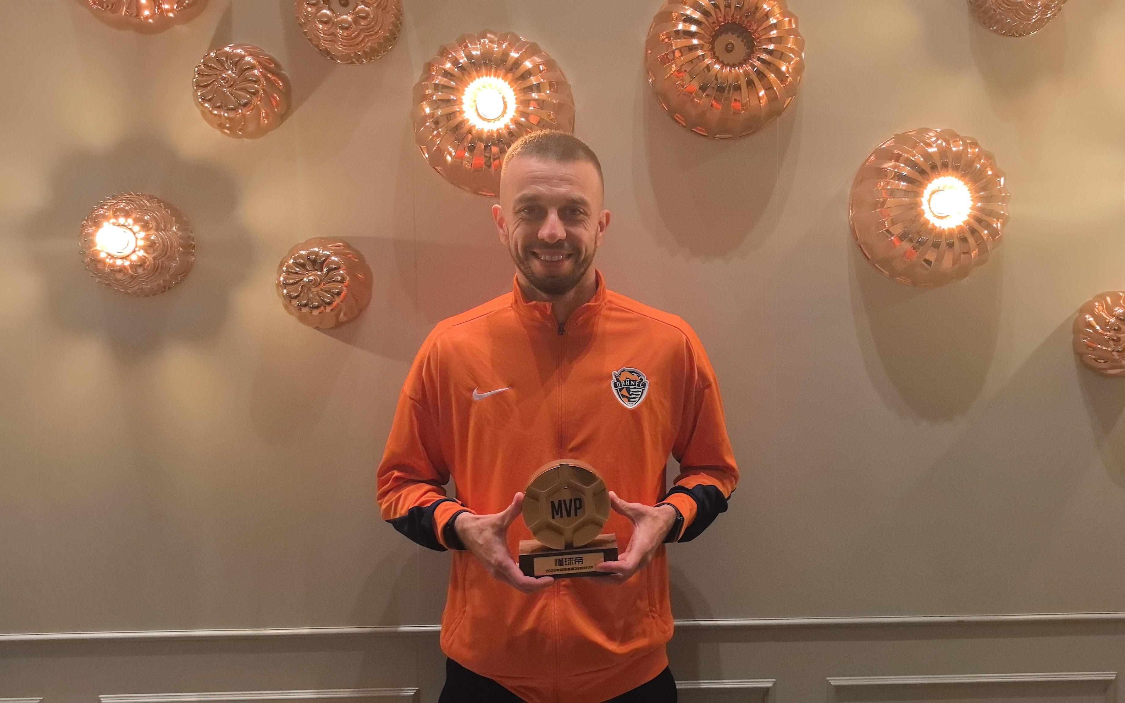 懂球帝中超MVP萨里奇:我会竭尽所能回馈球迷