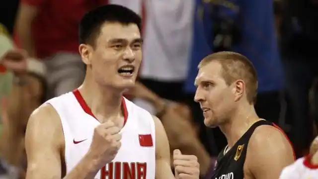 双星辉映：诺维茨基与姚明的传奇之路，两种文化的NBA丰碑