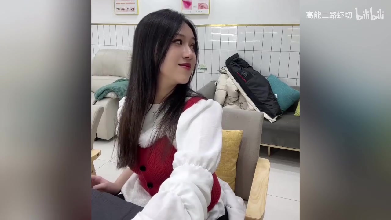 大明星！Suki户外做美甲粉丝不停的往店里点外卖！
