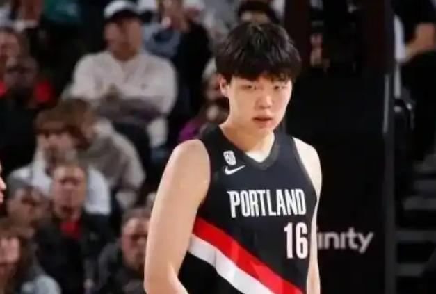 杨瀚森首次被弃用,格兰特罚球绝杀NBA杯赛开拓者险胜掘金