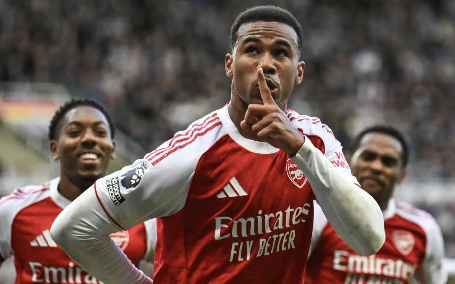 攻防俱佳,泰晤士报:加布里埃尔身上有着英式强硬中卫的影子