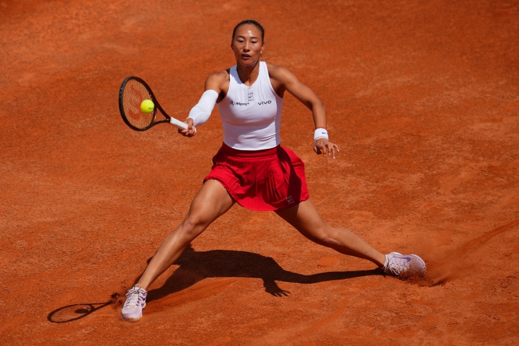 WTA1000罗马站14决赛，郑钦文首次在