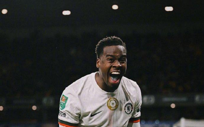 联赛杯切尔西4比3狼队晋级,半场3球精彩,吉滕斯世界波定乾坤