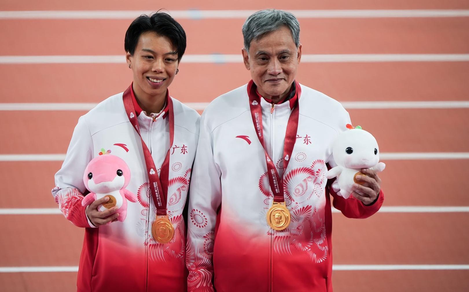 击败吴艳妮夺金！揭秘28岁黑马爆冷：跟三级跳远教练苦练4年蜕变