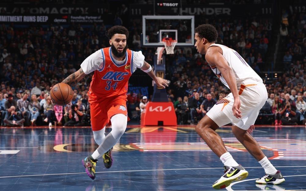 49分！太阳也没能挡住雷霆胜利脚步，打破73胜赢球记录指日可待