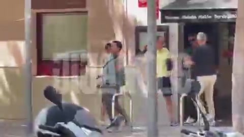 记者：德科与瓦雷拉经纪人进行会谈，探讨球员加盟巴萨B队事宜