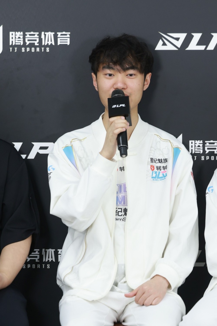 你是谁好强的攻击性！Knight：对面中野操作太烂被我反杀