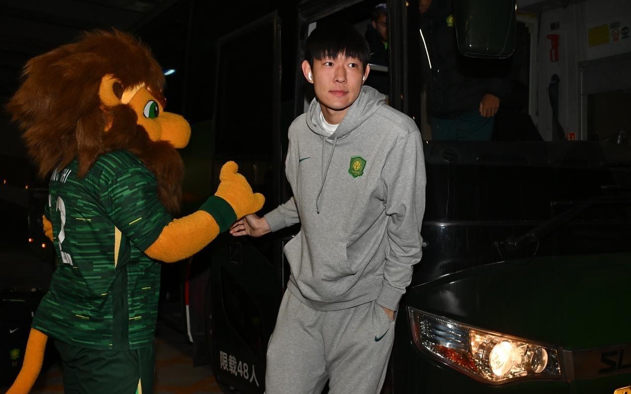 国安后防迎来惊喜侯森或将交出大旗,新面孔撑起未来三年门线!