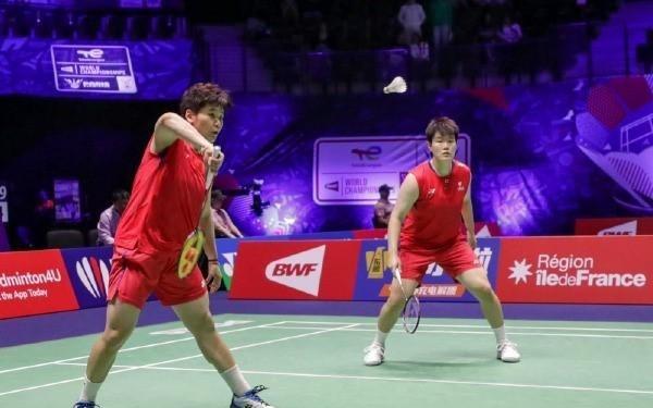 羽毛球世锦赛女双决赛：刘圣书谭宁丢掉一局，双方11平