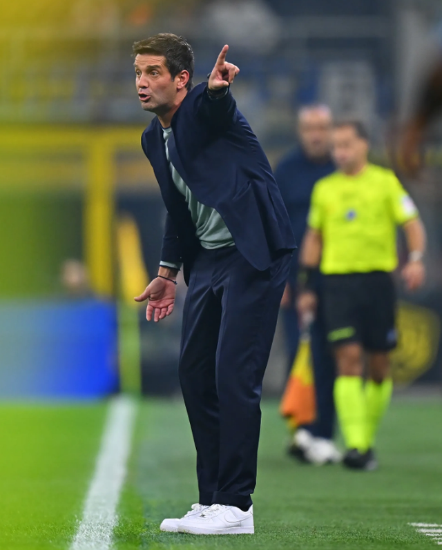 菜鸟不菜!齐沃带队8胜3负登顶意甲,国米两对手先后遭遇魔咒