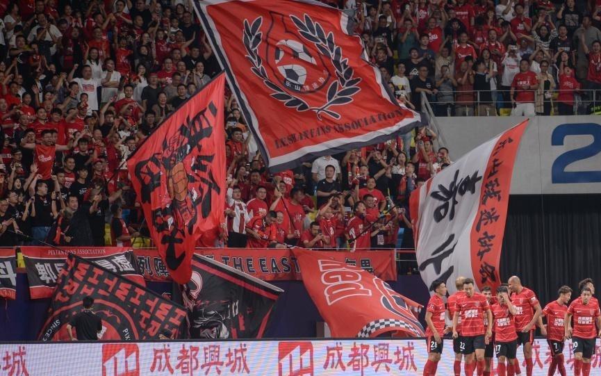 蓉城6场不败！暂排中超榜首，双杀卫冕冠军，费利佩百场双响