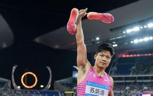 苏炳添宣布退役“再见啦,我亲爱的跑道”