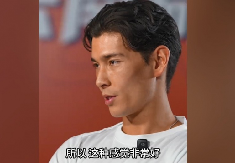 侯永永：妈妈在我小时候就教我唱国歌现在云南玉昆每天都在进步