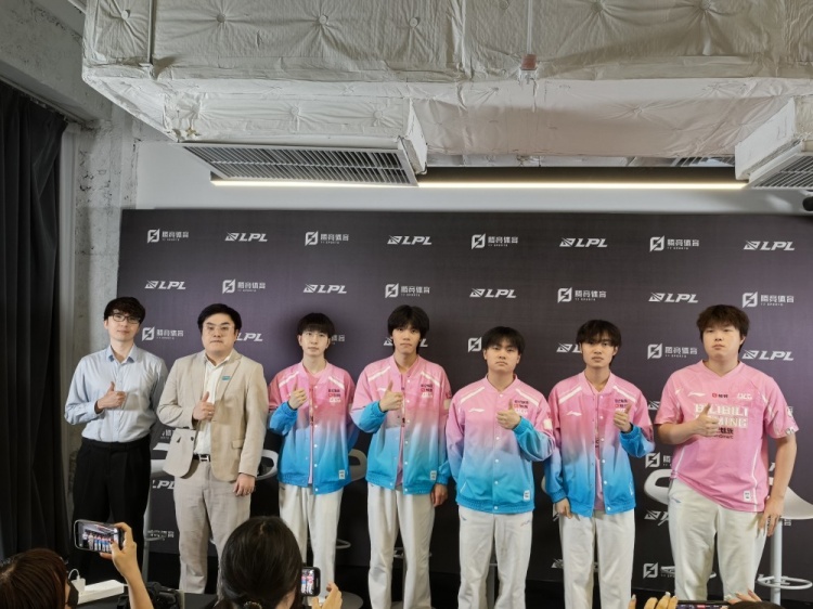 BLG赛后群访Bin：今天我们失误少劣势也总能找到机会变成优势