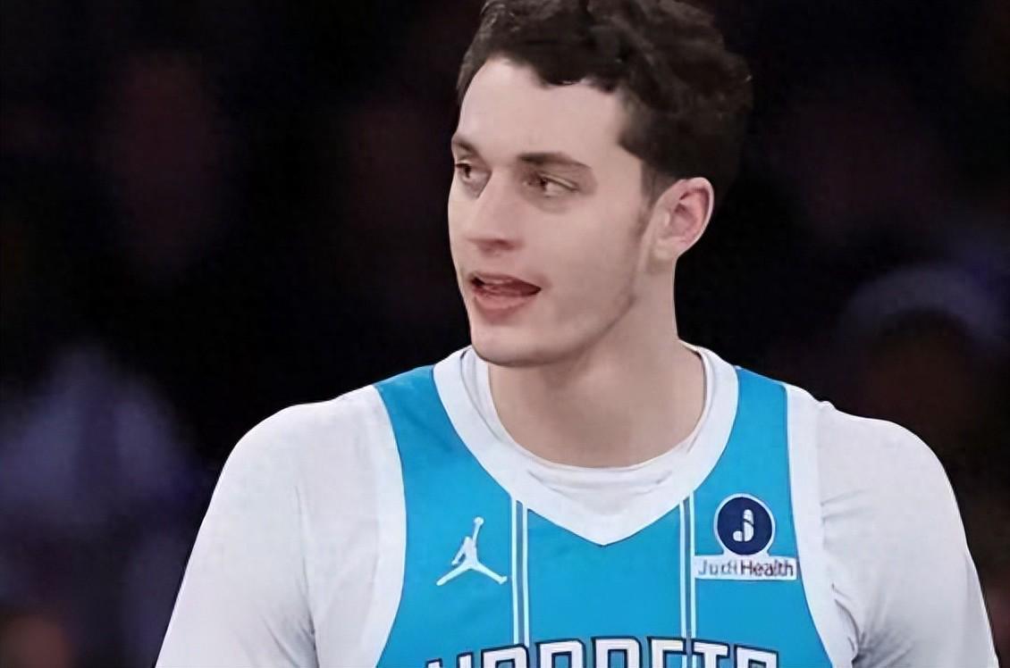 新秀榜前十更新:独行侠落选秀第八,鹈鹕两人进前五,弗拉格第一