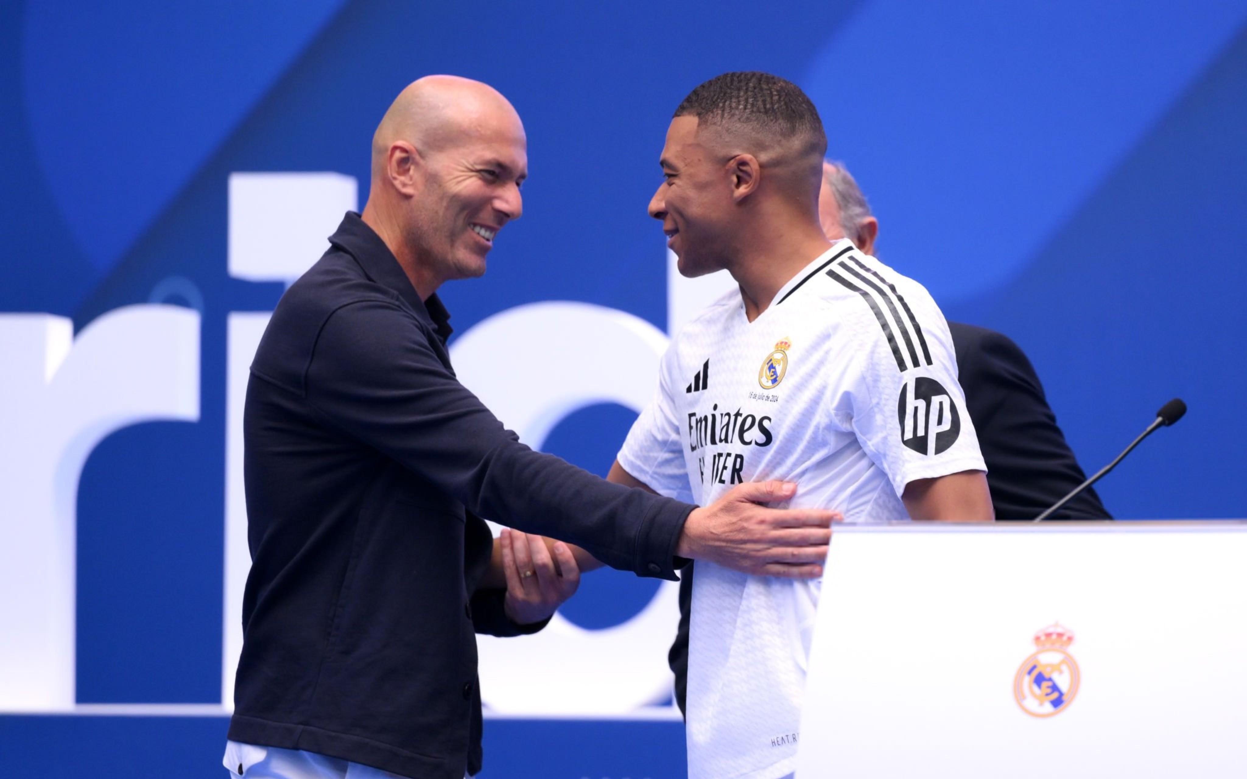 记者:皇马考虑请齐达内回来救火至赛季结束