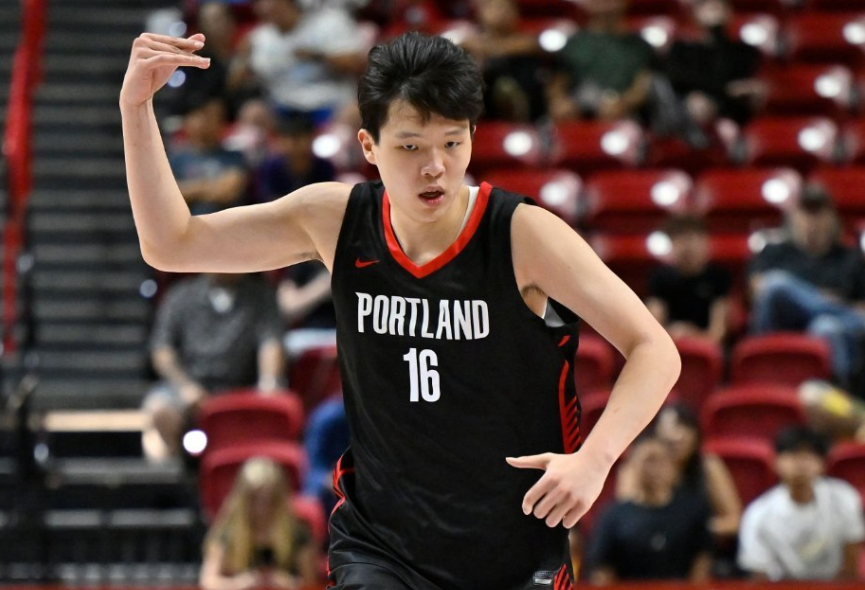 NBA太离谱：1分钟吹6犯！开拓者遭逆转，杨瀚森最差一战：0板6犯
