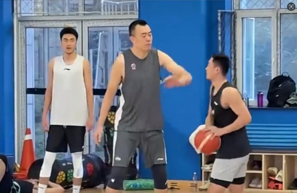 韩德君回归辽宁合练,广东全运会阵容齐整,陈国豪季前赛场均11分