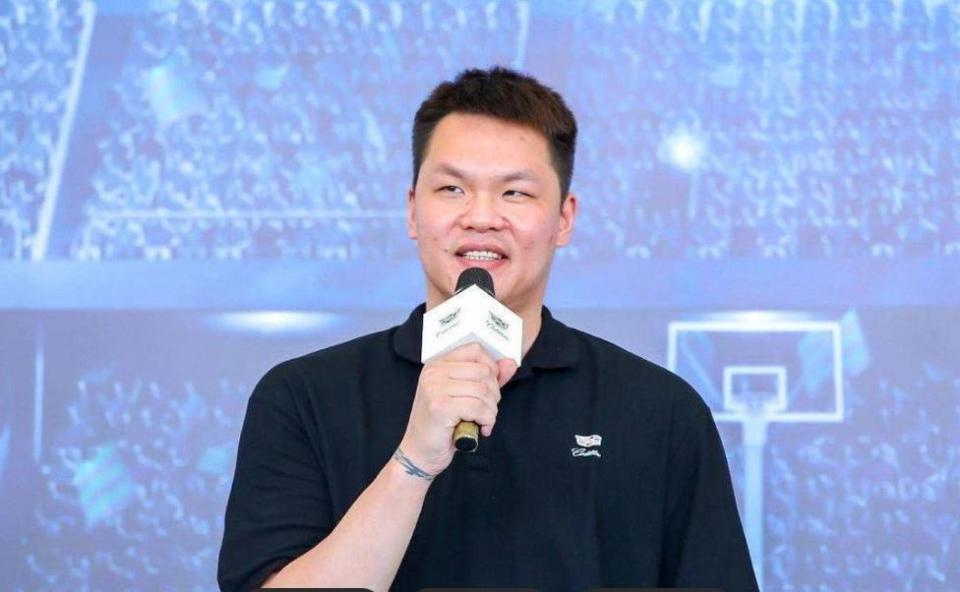 广东队外援4选1,包括NBA榜眼中锋,朱芳雨打造争冠阵容