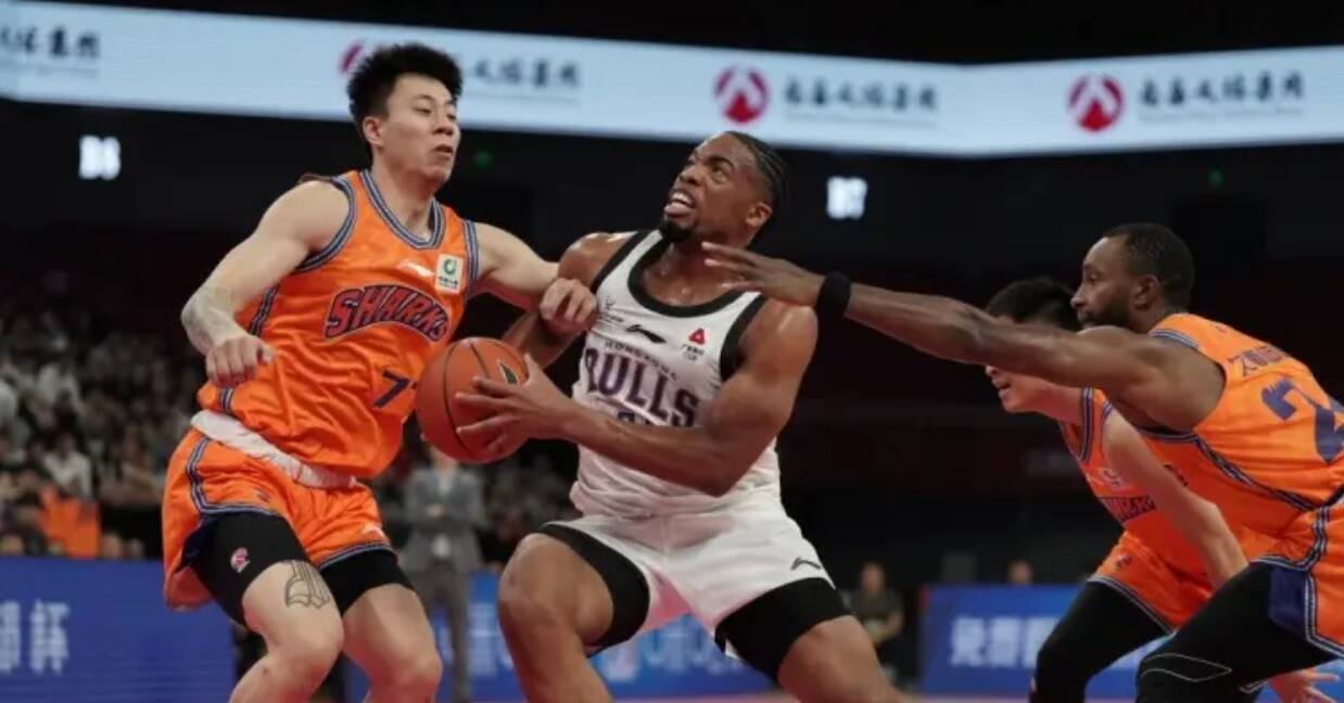 CBA又一顶级球队出现!3场比赛赢对手90分,真的太强了