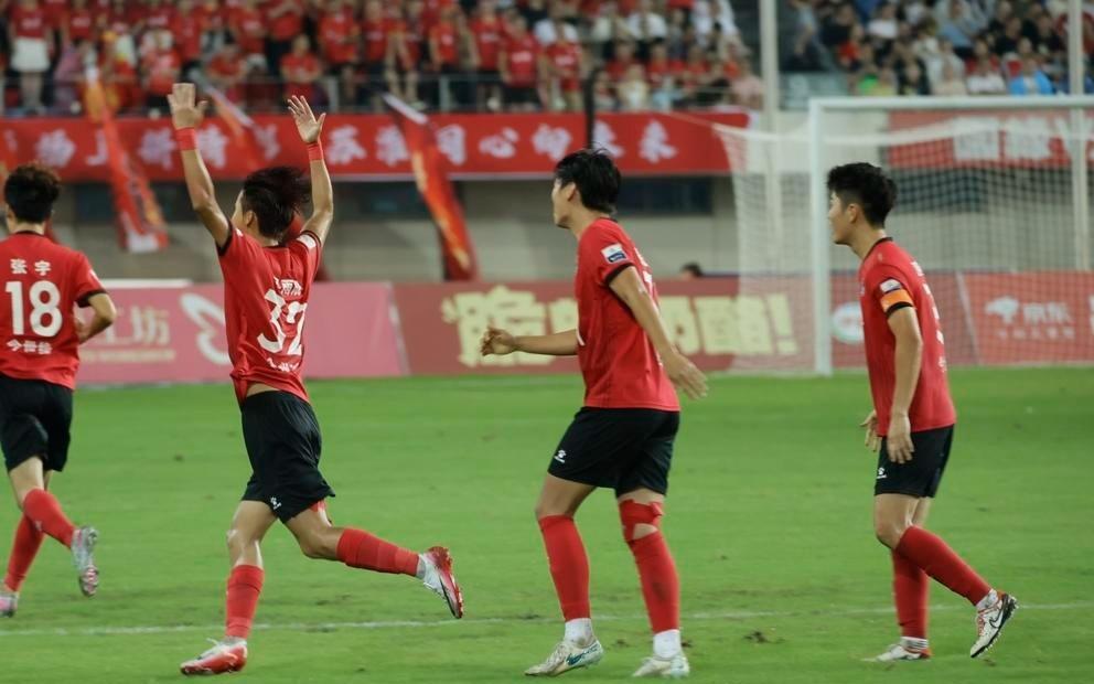 110万！苏超场均2.3万超过中超，国内第一“网红”联赛，纷纷效仿