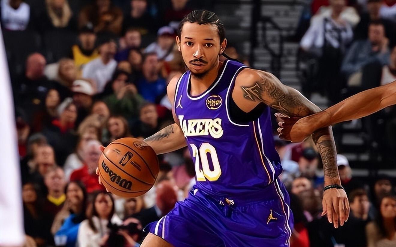 湖人两大球星:史密斯每天都在努力训练,他配得上一切掌声