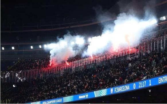 每体:法兰克福球迷在诺坎普制造骚乱,将面临欧足联的处罚