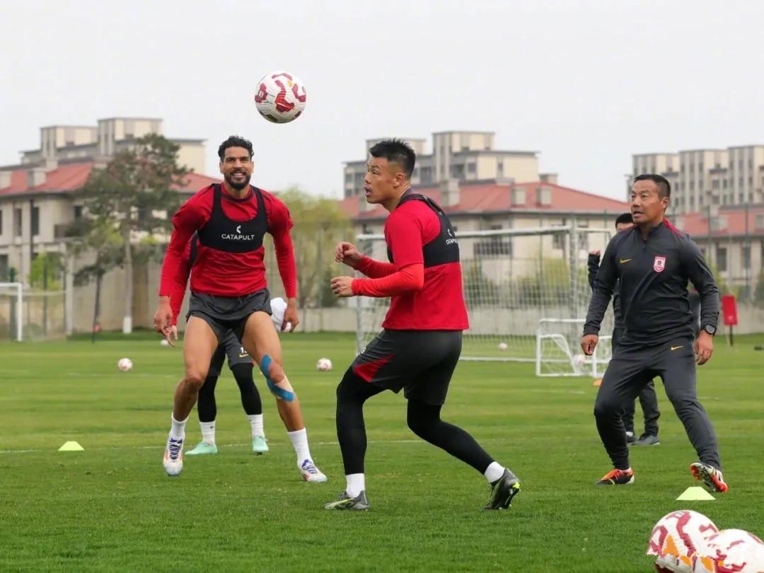 中超降级队被曝换帅！洋帅保级失败走人，43岁菜鸟主帅接替上任