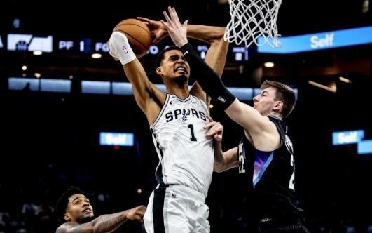 NBA战力榜：马刺首次登顶，雷霆掘金分列二三，湖人下降2名