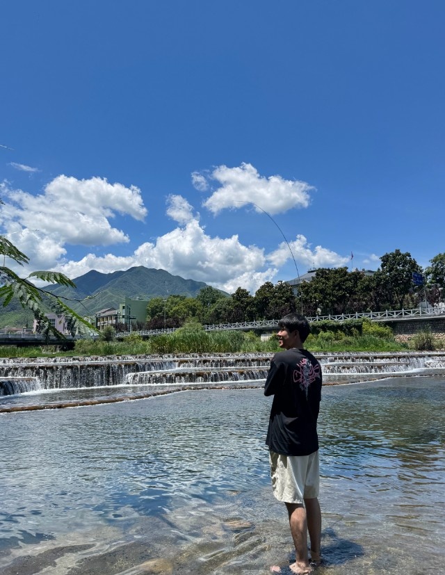 自由人身份很自由！Wei在社媒晒出与老队友GALA爬山照片