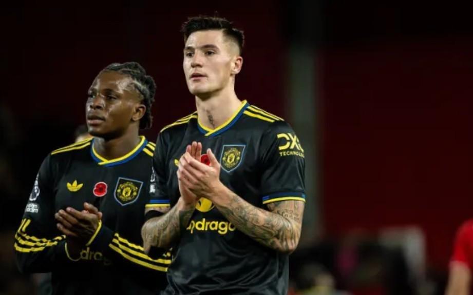 内维尔：谢什科看起来有些笨拙，上半场