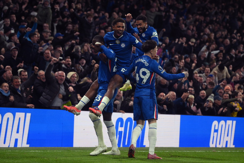 血条拼空英超跌出前四,欧冠掉出直通,蓝军血拼枪手后两头不占