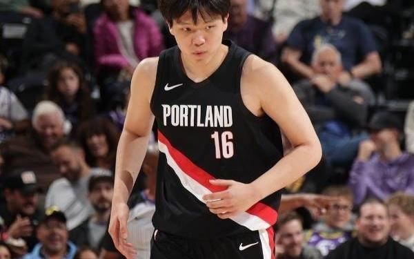 季前赛场均5.3犯杨瀚森撞上爵士铁