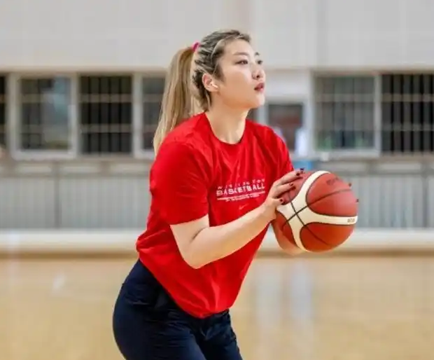 四川女篮大量启用年轻队员，众国手年